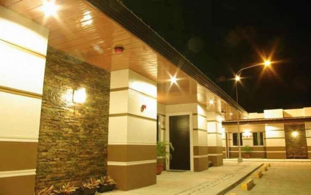 The Red Palm Suites And Restaurant Butuan City Eksteriør bilde